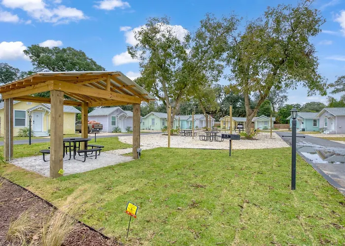 Unit 17 Minimalist Comfort * Pensacola